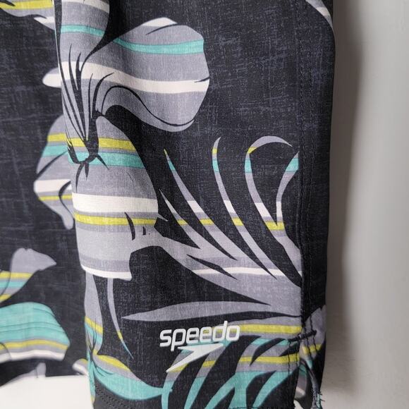 Speedo Medium Tropical Plumeria Swim Shorts Vibrant, Quick-Dry Comfort Beach - Picture 3 of 10